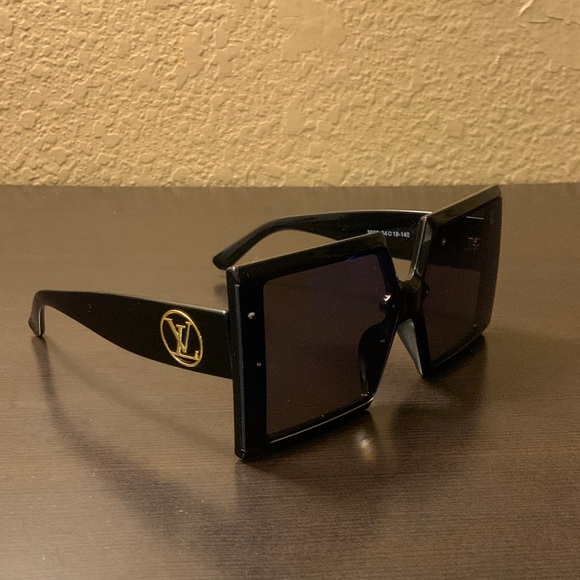 Louis Vuitton Black and Blue Square Sunglasses - Picture 1 of 3